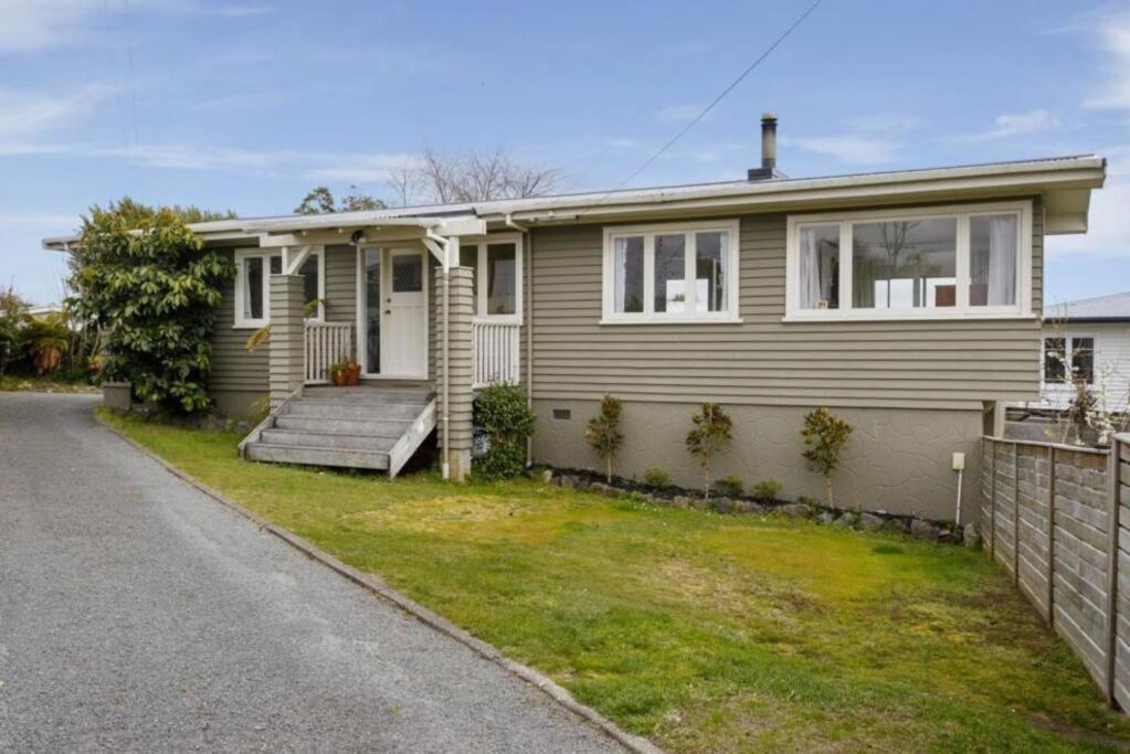 Adventurers Retreat Villa Taupo Exterior photo